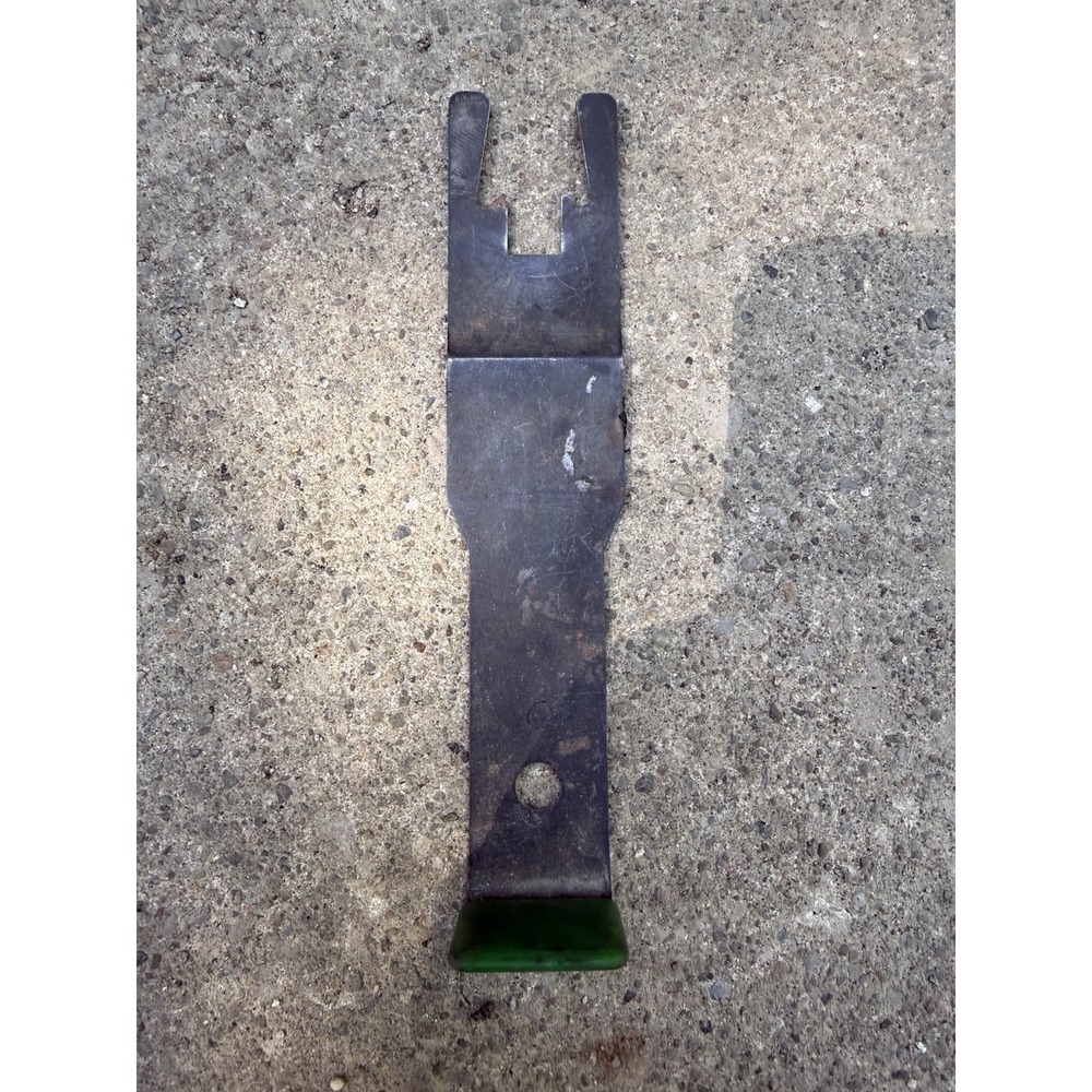 Matco Tools Window Door Crank Handle Trim Panel Interior Clip Pry Bar DTG170A